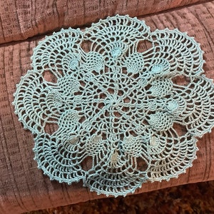 Pineapple and treble fan doily in glacier ice color
