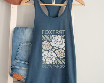 Foxtrot Delta Tango Tanktop, subtile Anti-Trumpf-Blumen, feministisches Geschenk, FDT-Protest widerstehen Florals