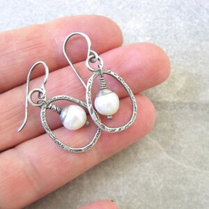 pearl earrings, pearl drop earrings, oxidized silver, white pearls, rustic pearl earrings, gift for her zdjęcie 2