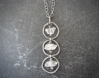 collier de diamants herkimer, pendentif en pierres précieuses, bijoux artisanaux, argent oxydé, collier de travail du métal, bijoux minimalistes