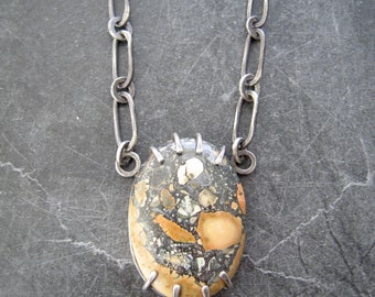 pendentif en jaspe, bijoux en argent artisanaux, collier en pierre boho, jaspe maligano, pierre sertie de griffes, argent oxydé, pendentif en pierre rustique