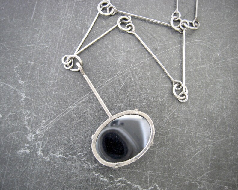 hematite necklace, modern pendant, minimalist jewelry, oxidized silver, black stone necklace, prong set stone, Y necklace, gift for her imagem 4