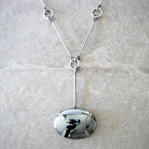 hematite necklace, modern pendant, minimalist jewelry, oxidized silver, black stone necklace, prong set stone, Y necklace, gift for her imagem 3