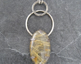 Pendentif en quartz rutile, collier en pierre jaune, collier tendance, monture griffes, pendentif artisanal