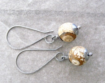 boucles d'oreilles en pierre beige, perles de jaspe d'image, argent sterling, bijoux artisanaux, fils d'oreille surdimensionnés, argent oxydé, cadeau d'amoureux de la nature