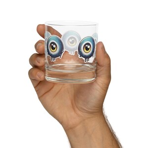 Creepy Cute Eyeball Rocks Glass – Horror Aesthetic Whiskey Tumbler for Goth & Nerdy Vibes, Spooky Barware Gift