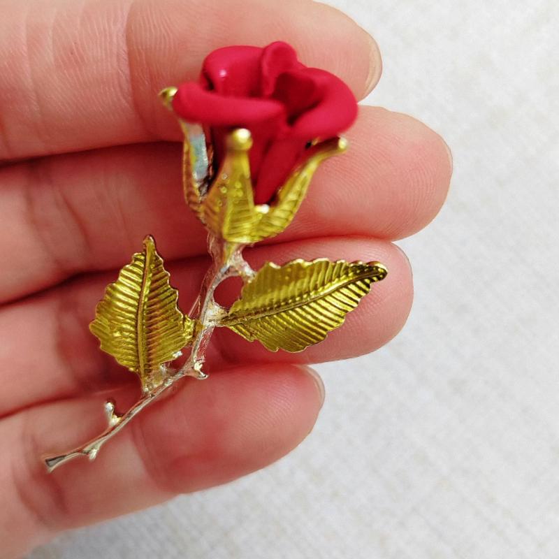 Chest brooch new arrivals