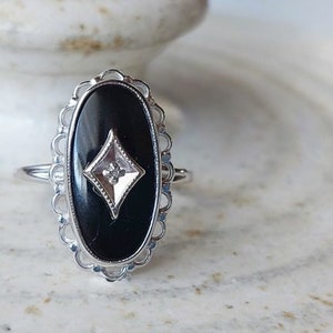 Vintage 10K White gold Onyx Ring with Diamond, Vintage 10ct Gold Onyx Signet Ring, Natural Black Onyx Ring, Art Deco Flower Ring Handmade