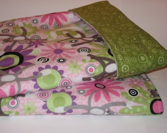 Cuddly Flannel Monkey Cat Baby blanket / quilt, Stroller quilt, Toddler nap blanket