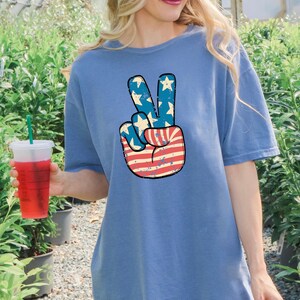 Peace Hand Comfort Colors T-Shirt: Patriotic 4th of July American Shirt