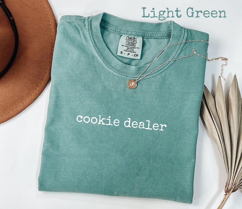 Comfort Colors® Cookie Dealer Graphic T-shirt, rolig mamma-t-shirt, bakrea-tröja, present till flickscoutledare bild 2