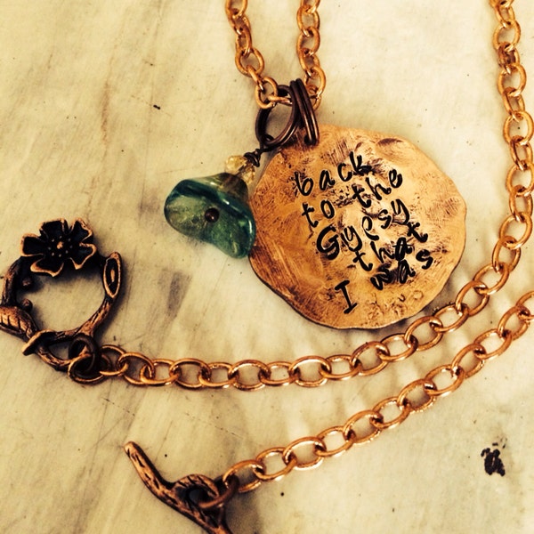 Rustikale Gypsy Stevie Nicks Stil Kupfer Halskette oder Armband ~ handgehämmert Penny ~ personalisieren mit Ihren WORTEN ~ Metall gestempelt