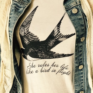 Stevie nicks Fleetwood Mac ~ she rules her life like a bird in flight ~ rhiannon