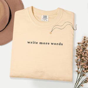 Camiseta "Escribe más palabras" de Comfort Colors, regalo para escritores