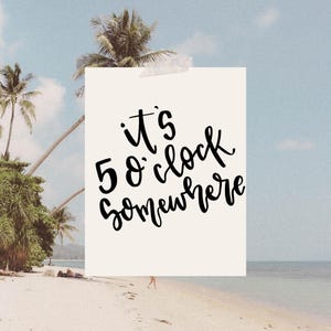It's 5 O'Clock Somewhere handgeschreven kalligrafie afdrukbare kunst, sticker, posters en doeken, horizontaal, muurkunst digitale download