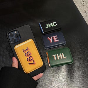 Portafoglio Magsafe personalizzato con iniziale iPhone in pelle (vegano) regalo per lui/lei regalo di Natale