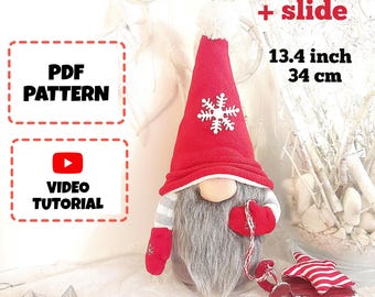 Può includere: Gnomo di Natale rosso e bianco con barba grigia e un fiocco di neve sul cappello. Il gnomo è alto 34 cm e viene fornito con un modello PDF e un tutorial video.  + slide