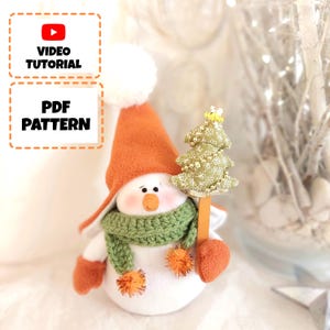 Modello PDF per pupazzo di neve gnomo con albero, piccolo pupazzo di neve di stoffa, modello di cucito fai da te per regalo di Natale fatto a mano per pupazzo di neve giocattolo + tutorial video gratuito
