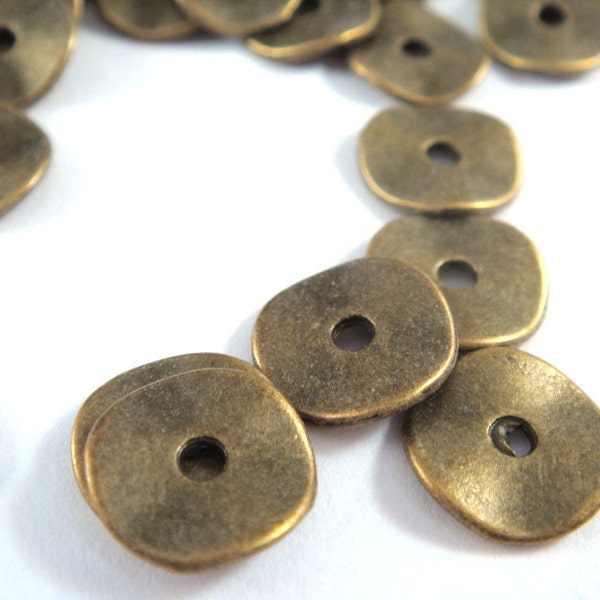 20 Flat Wavy Disk Spacer Bead Antique Bronze Donut Bead 10x1mm 2mm trou LF/CF/NF - 20 pc - M7028-AB20-M