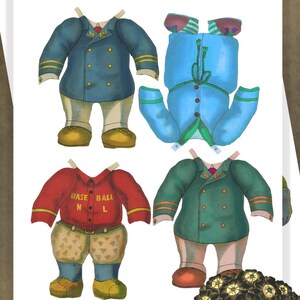 Peut inclure: Une poup&eacute;e en papier imprimable d'un ours en peluche avec quatre tenues diff&eacute;rentes : un costume de marin bleu, un pull ray&eacute; bleu et vert, un uniforme de baseball rouge et un uniforme militaire vert. La poup&eacute;e en papier est intitul&eacute;e "Teddy Bear Paper Doll" et provient de "My Digital Daydream".