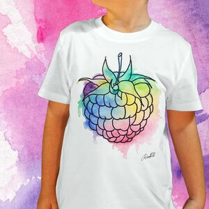 Children&#39;s organic T-shirt with watercolor raspberry design – sustainable, hand-drawn, urban