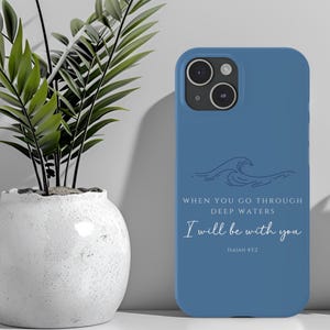 Capa de telefone cristã, versículos da Bíblia, presentes, Isaías 43 2, escritura religiosa, presente de aniversário, amigo, iPhone 16 15 14 13 12 11 Plus Pro Max Mini Slim