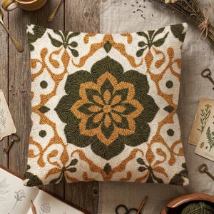 Modernt Retro Mandala Punch Needle Mönster PDF - 70-tals Boho Sunburst Kudde DIY - Jordnära Grön Guld Folkkonst