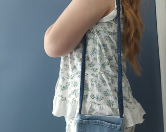 bolso bandolera de mezclilla reconstruida azul