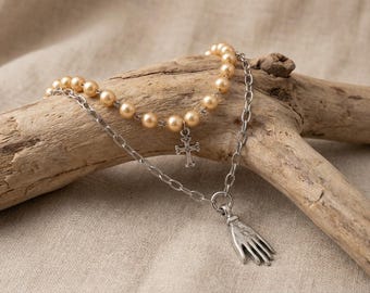 Layered Perlen Kreuz Halskette | Antiker silberner Handanhänger, Multi-Halskette, Geschenk für sie, boho minimalist Schmuck