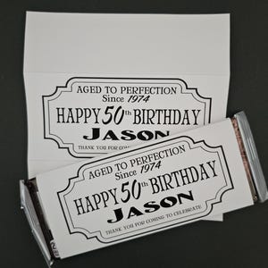 Vieilli à la perfection Joyeux anniversaire (papier cartonné pour barre chocolatée - sans papier d'aluminium) 1,5 x 3 po. Dimensions standard d'une barre chocolatée pliée sans adhésif