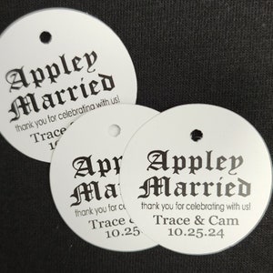 Appley Married Personalized 1.5inch ROUND tag choose your amount Wedding Keepsake souvenir Favor tag card
