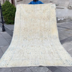 Vintage Turkish Rug 5.7x8.8 ft – Handmade Oushak Area Rug – Oversized Pastel Wool Rug for Living Room