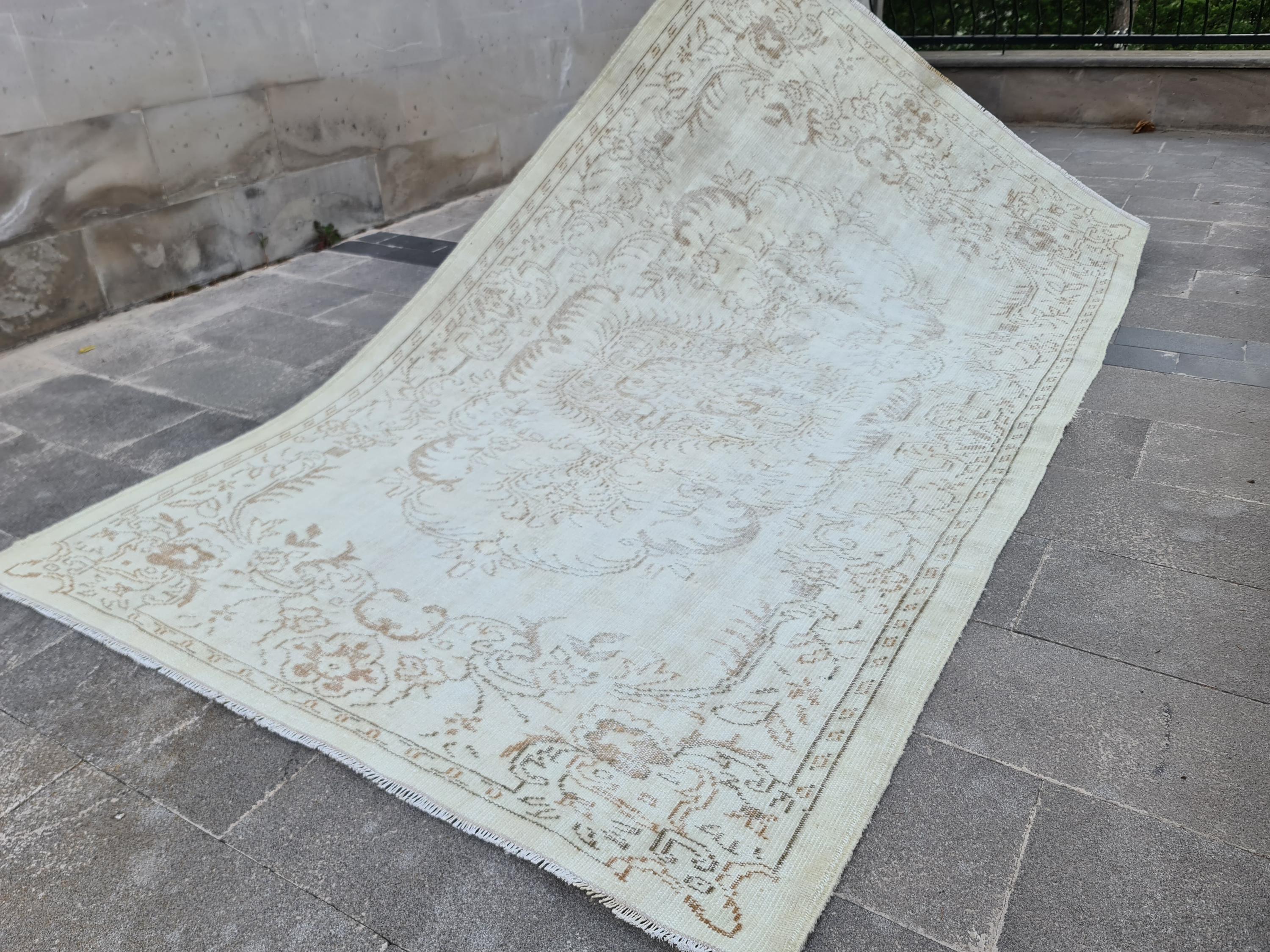 74×93 ViNTAGE TURKiSH RUG Oversized Vintage Turkish Rug: 5.6x9.3 Ft Handwoven Wool Anatolian