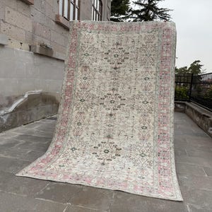 Vintage Turkish Rug – 5.2x8.3 Feet Handmade Oushak Area Rug for Living Room