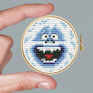 PATRÓN DE PUNTO DE CRUZ Abominable muñeco de nieve Adorno navideño vintage Yeti Decoración navideña Regalo navideño Patrón de punto de cruz moderno pdf