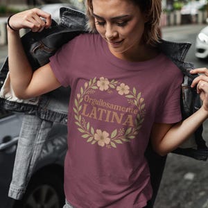 Orgullosamente Latina T-Shirt: Retro Floral, Bilingual Pride, Unisex Fit