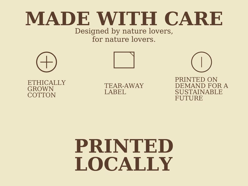 Puede incluir: Gr&aacute;fico beige con el texto "MADE WITH CARE" en marr&oacute;n. Debajo, se lee "Designed by nature lovers, for nature lovers." Iconos y texto describen algod&oacute;n cultivado &eacute;ticamente, una etiqueta desprendible e impresi&oacute;n bajo demanda para un futuro sostenible. Las palabras "PRINTED LOCALLY" est&aacute;n en la parte inferior.