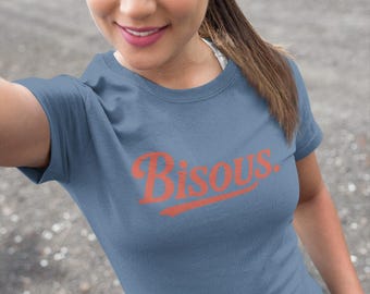 Bisous T-Shirt: French Kiss Graphic Tee, Retro Parisian Style