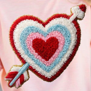 PNG de coração de chenille, PNG de fio sintético estilo preppy para o Dia dos Namorados, PNG de coração de chenille patchwork, PNG de fio de coração coquete para o Dia dos Namorados, PNG de amor feminino estilo preppy