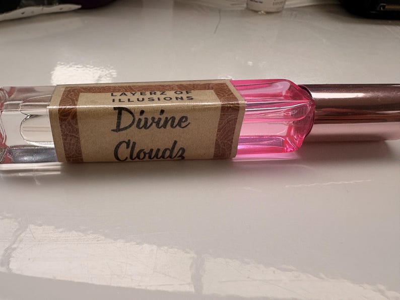 Perfume Divine Clouds: combinación de fragancias A. Grande Cloud y Not A de Juliette. imagen 7