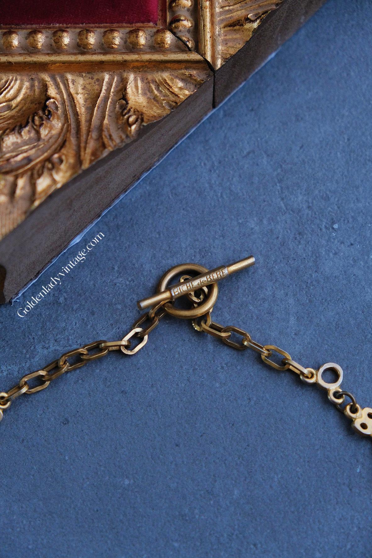 Collier Vintage BICHE DE BERE - Métal Doré, Avec Chiffres, Ancien, Occasion Bon état