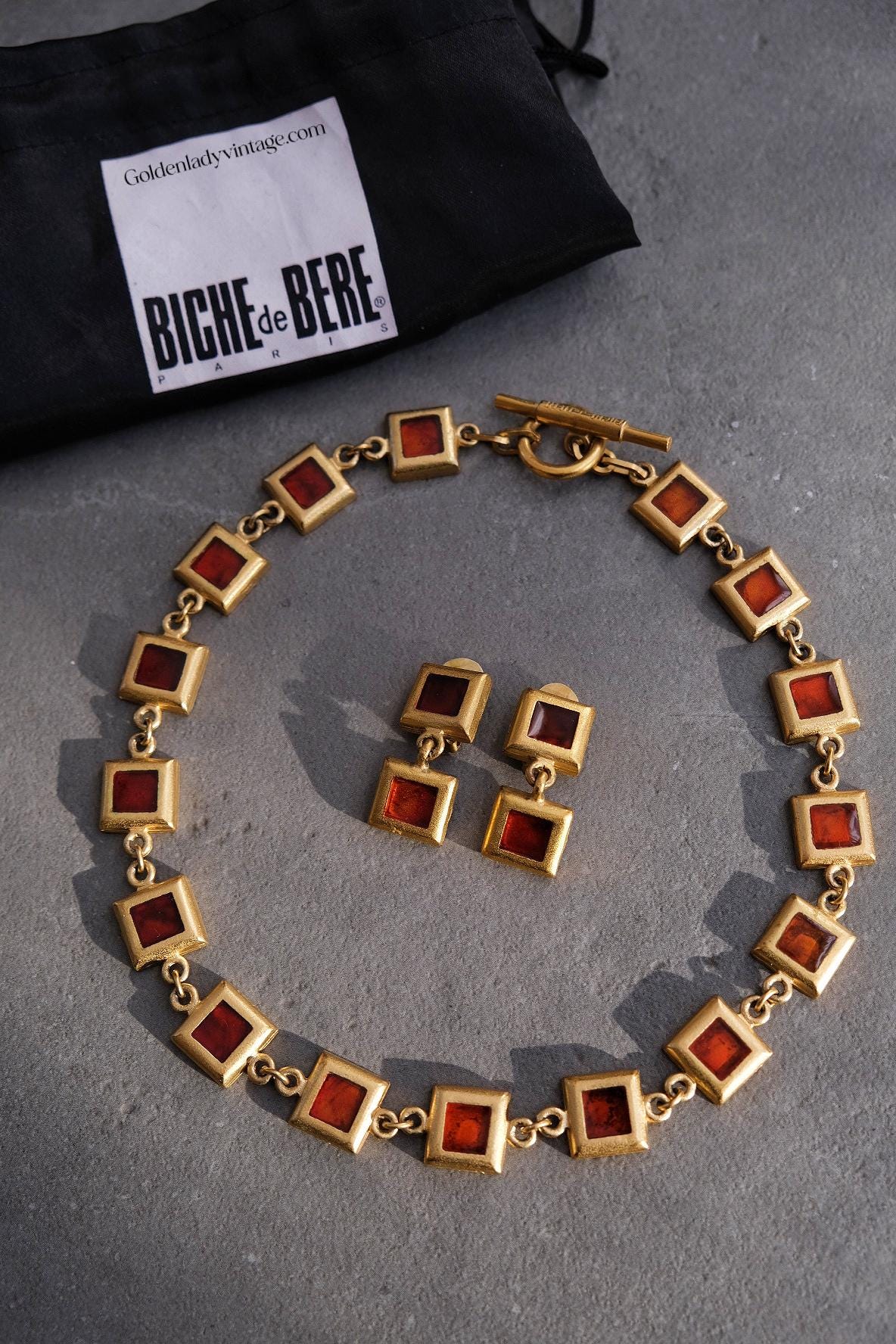 Collier Biche De Bere - 6 Rangs Doré Avec Perles Rouges - Occasion (traces D'usure)