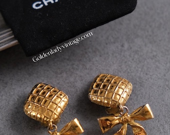 Pendientes vintage con lazo de Chanel