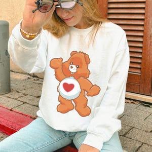 Tenderheart Bear Sweatshirt 90s Vintage Sweatshirt Care Bears Friends Crewneck Nostalgia Sweatshirt 80s Cartoon Retro Presente para amigo