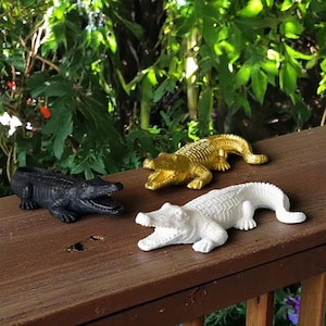 Decorative Crocodile Sculpture For Reptile Decor, Unique Crocodile Ornament For Home Decor, Animal Figurines, Resin Art, Animal Lover Gift