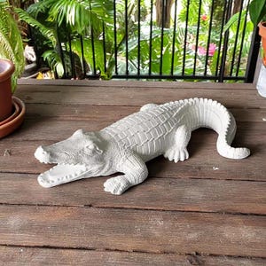 Decorative Crocodile Sculpture For Reptile Decor, Unique Crocodile Ornament For Home Decor, Animal Figurines, Resin Art, Animal Lover Gift
