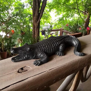 Decorative Crocodile Sculpture For Reptile Decor, Unique Crocodile Ornament For Home Decor, Animal Figurines, Resin Art, Animal Lover Gift