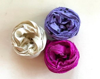 Ruban de soie sari 15 mètres - Ruban de soie sari recyclé - Blanc antique, pois orchidée, rose foncé, 5 mètres chaque couleur