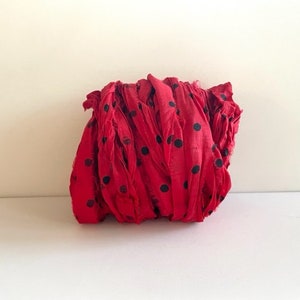 Ruban de soie sari 10 mètres - Ruban de soie sari recyclé - Pois rouges, 10 mètres