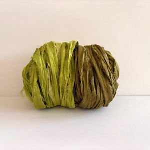 Sari Seidenband - Recycled Sari Seidenband - Hell Olive & Olive, 5 Meter Stück, 10 Meter insgesamt